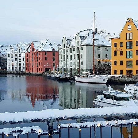Free Parking Space, 2 Bed Room, Short Walk To Brosundet Alesund Bagian luar foto