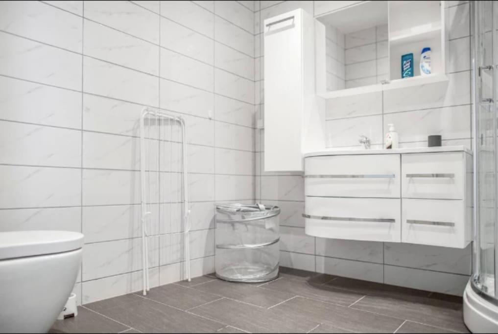 Free Parking Space, 2 Bed Room, Short Walk To Brosundet Alesund Bagian luar foto