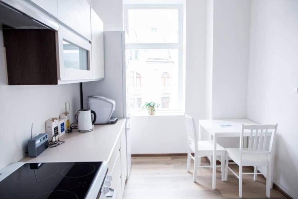 Free Parking Space, 2 Bed Room, Short Walk To Brosundet Alesund Bagian luar foto